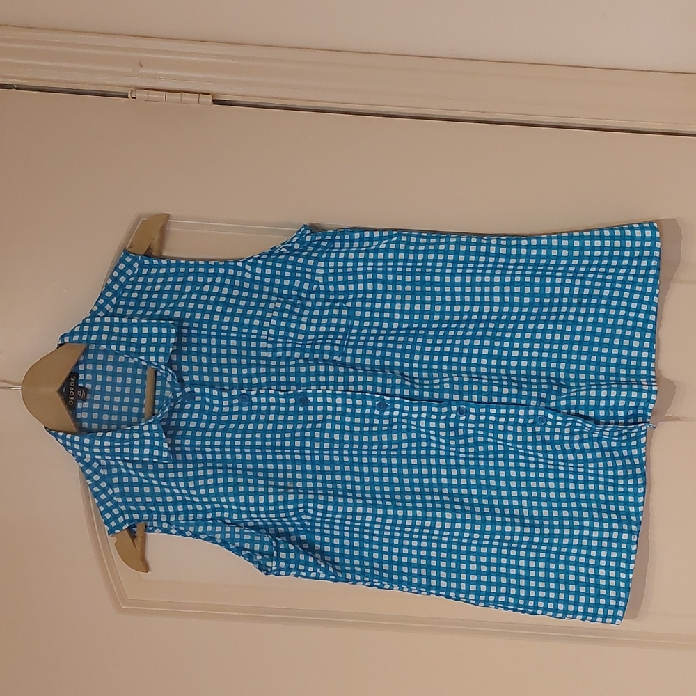 Beautiful, colorful women short sleeve with color,  button down top.